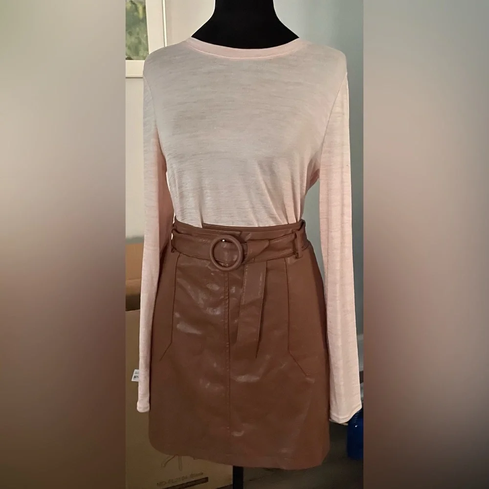 Versona faux leather belted miniskirt - Picture 3 of 10